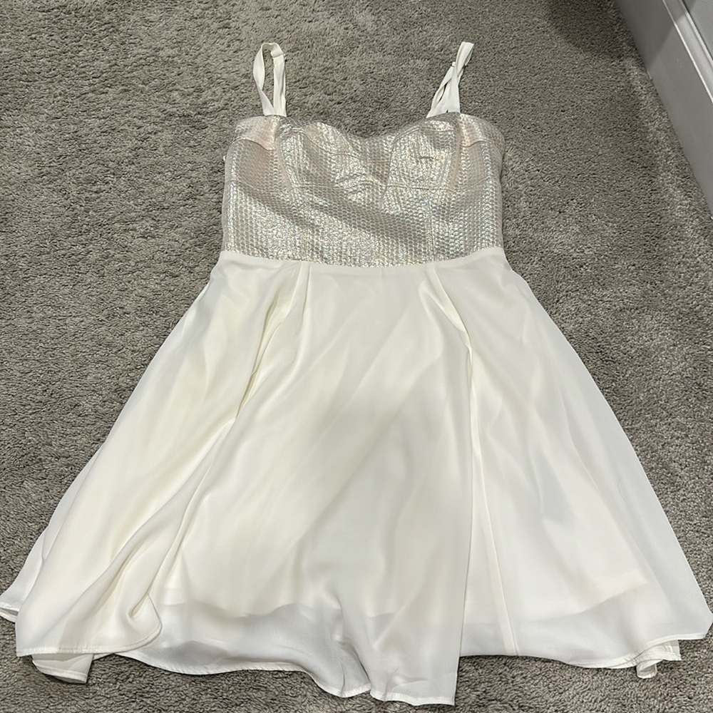 White shimmer top dress